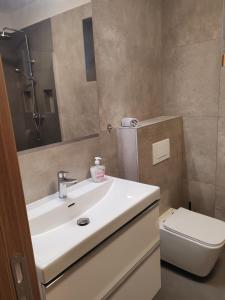 Lake Breeze Jacuzzi Apartman House