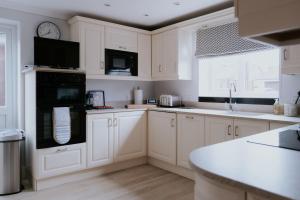 Perfect Booking 3 Bed Home with Beautiful Garden