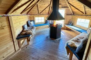 LittleLakeLodge 2 Cabin with Hot Tub and Parking