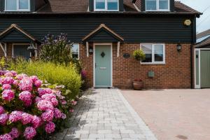 Perfect Booking 3 Bed Home with Beautiful Garden