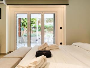 Minimal Garden Studio in Central Glyfada