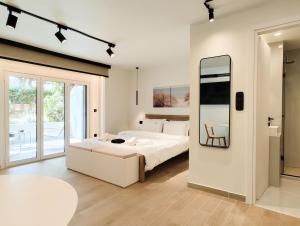 Minimal Garden Studio in Central Glyfada