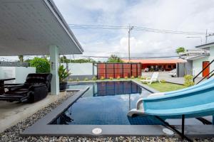 Luxurious 12-Bedroom Villa Retreat in Tambon Pong, Thailand