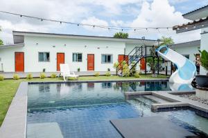 Luxurious 12-Bedroom Villa Retreat in Tambon Pong, Thailand