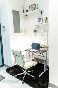 Summer Escape-2BR Apt-Pool-7 Min Airport-Pool