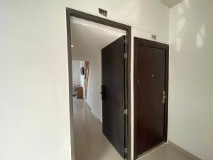 VIP Nomad Nest in New PH with Air C, Kitchen, steps to Metroplus