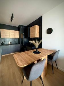 Apartament Dąb & Czerń