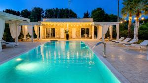 Luxury Home & Pool by Symphonya Luxury Holiday Rentals