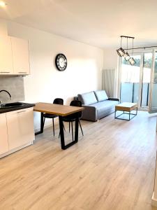 Apartament z widokiem na las