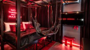 BDSM Warszawa Apartament Premium Red Velvet Suite by Atelier Noir adults only, self check in, breakfest, AC, free parking on the street