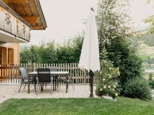 Apartment Giferblick Appartement-Fewo- Dusche und Bad- WC 6-Bettwohnung by Interhome