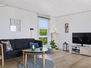 Holiday Home Snioulf - 800m from the sea by Interhome