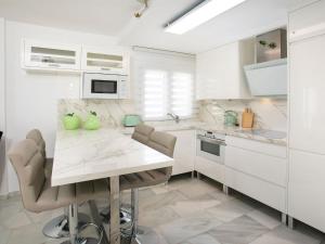Apartment Laguna Beach Padel by Interhome