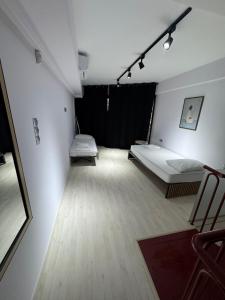 EVEs house 6 - Corinth center loft
