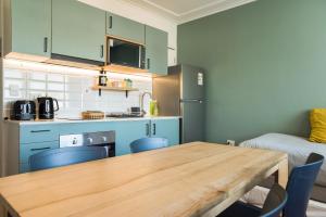 Modern Comfort in Providencia Ideal for 3