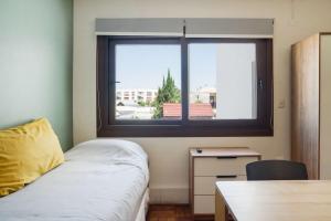 Modern Comfort in Providencia Ideal for 3
