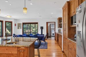 Sunny Grove Retreat