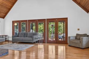 Sunny Grove Retreat