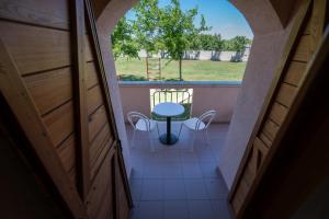 Holiday apartment in Privlaka with sea view, balcony, air conditioning, WiFi 3598-1