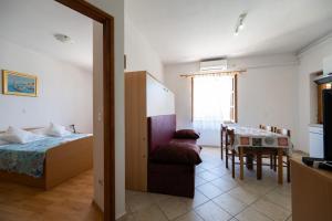 Holiday apartment in Privlaka with sea view, balcony, air conditioning, WiFi 3598-5