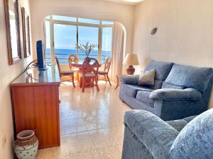 Apartamento en primera linea playa Arenal con 2 dormitorios