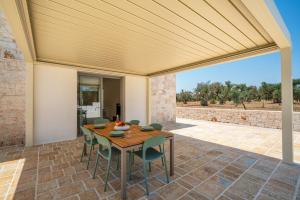 Villa Smeraldo with private pool and stone vaults