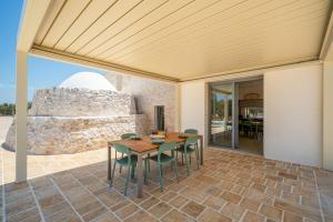 Villa Smeraldo with private pool and stone vaults