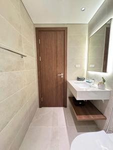 Luxury Modern Apartment with Bathtub Near Lotte Mall West Lake Tay Ho