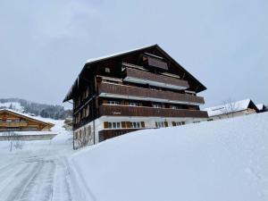Apartment Suzanne Nr- 22 Appartement-Fewo- Dusche oder Bad- WC 4-Bettwohnung by Interhome
