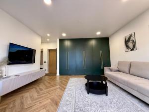 16th Avenue Luxury Apartment