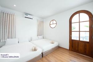 Amornrut Hill 03