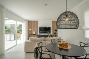 Modern Calahonda House w Large Terrace & Pool