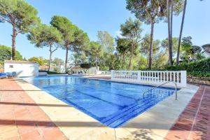 Modern Calahonda House w Large Terrace & Pool