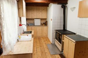 Koča Sedmica - Chalet Seven