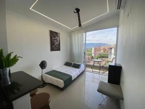 New Nomad Nest PH balcony, AC, kitch, metroplus