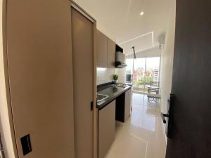 New Nomad Nest PH balcony, AC, kitch, metroplus