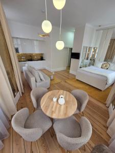 UKRYTY SEKRET - klimatyzowany apartament w centrum dla Par