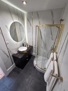 UKRYTY SEKRET - klimatyzowany apartament w centrum dla Par