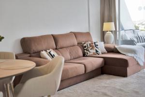 Modern Apt Sunset Views, Pool, Gym & Padel