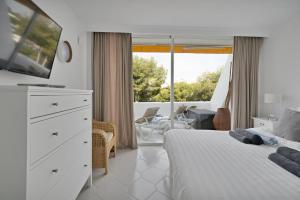 Modern Apt Sunset Views, Pool, Gym & Padel