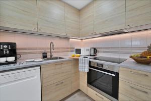 Modern Apt Sunset Views, Pool, Gym & Padel