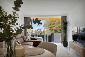 Modern Apt Sunset Views, Pool, Gym & Padel