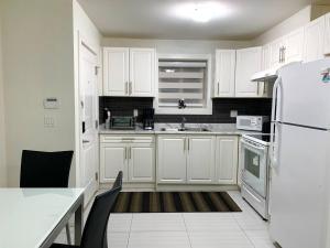 2BR Suite + Parking 6-Min Walk to Bose Park