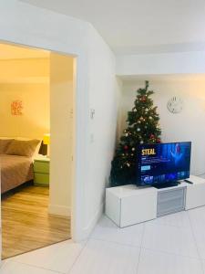 2BR Suite + Parking 6-Min Walk to Bose Park