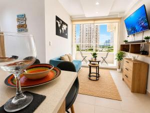 Coral Bay Apartment, Pool, Wifi & Beach