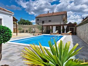 Holiday Home Denis by Interhome