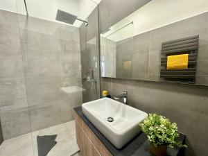 TUBLIFE Jacuzzi Terrace - City Center - Free Parking
