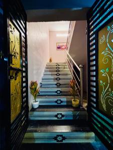 The Loop - Auroville Main Junction, 5-Minute Drive to Auroville Beach & ECR Road, High-Speed WiFi & Free Parking