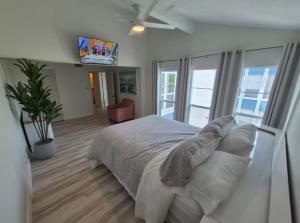 Madeira Beach Retreat | Private Pool | 2BR2BA | Steps from the Gulf | Sleeps 4