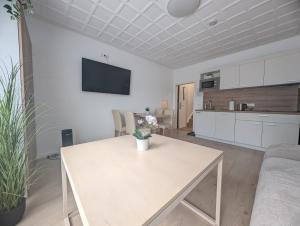 See 3 - Schönes 2-Zimmer Appartement mit Parkplatz und privatem Seezugang